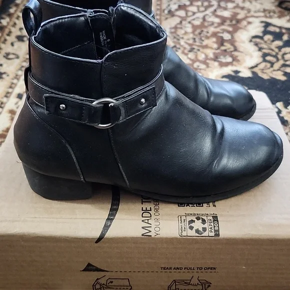 Place Big Girl's Faux Leather Heeled Boots; Size: 6Y, Color: Black - Picture 2 of 16